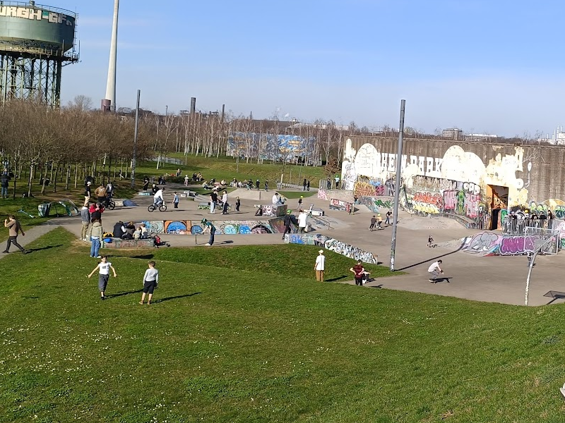 Skatepark im Rheinpark Duisburg.png